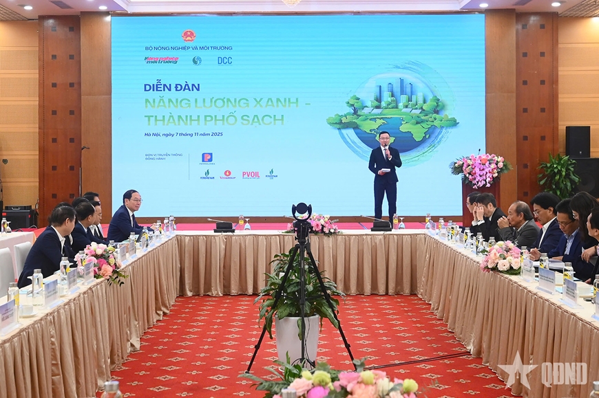 Quang cảnh diễn đàn.